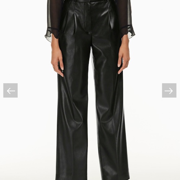 The Effortless Pant™ New
High-waisted wide-leg Vegan Leather pants si 10 - Picture 2 of 16